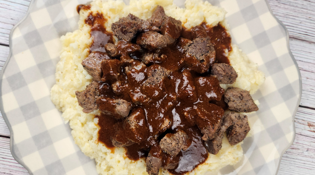 STEAK TIPS WITH MASHED POTATOES