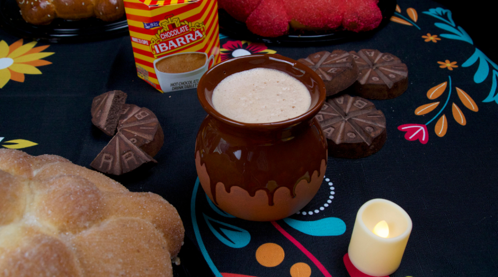 PAN DE MUERTO WITH CHOCOLATE