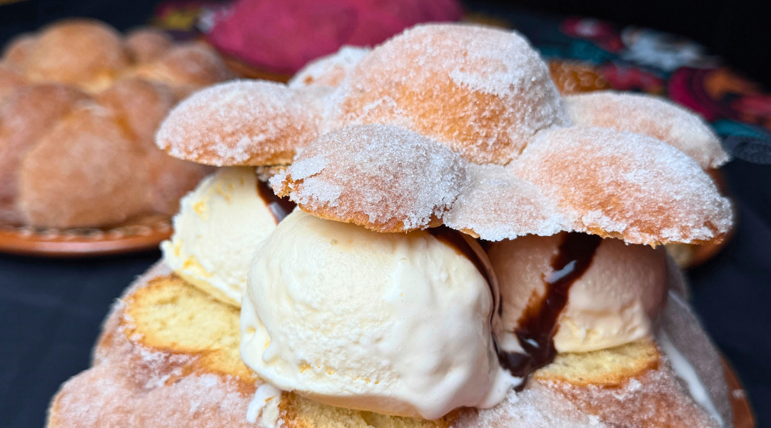 PAN DE MUERTO CON HELADO